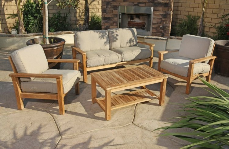 Zona de relaxare din lemn de tec cu perne confortabile mobilier de gradina din tec podea din piatra masuta de cafea sfaturi de ingrijire