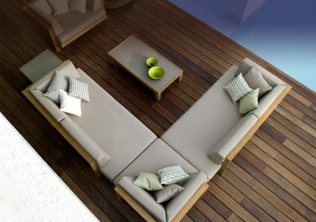 Zona de relaxare podea de grădină masă de cafea piscină