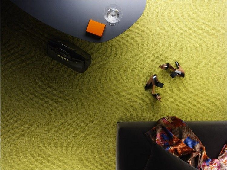 covor pufos cu un model de val în verde Covor pentru dormitoare pufos-lână-verde-model-val-RO-Kasthall