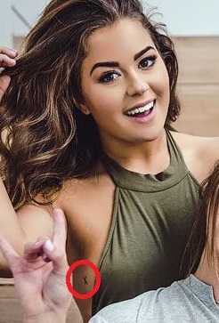 Tessa Brooks desna strana x tetovaža