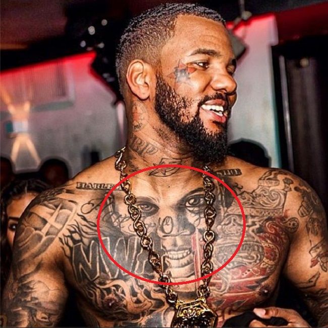 Tatuagem do retrato do rosto da filha do Game Cali