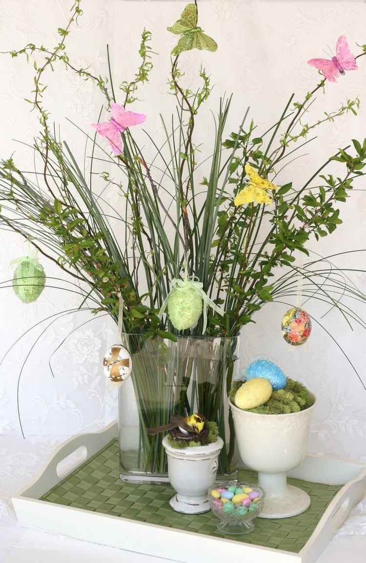 Ouăle de Paște suflate devin pandantive decorative Ouă-de-Paște-colorare-decorare-ouă-suflate-fabricare-umerașe
