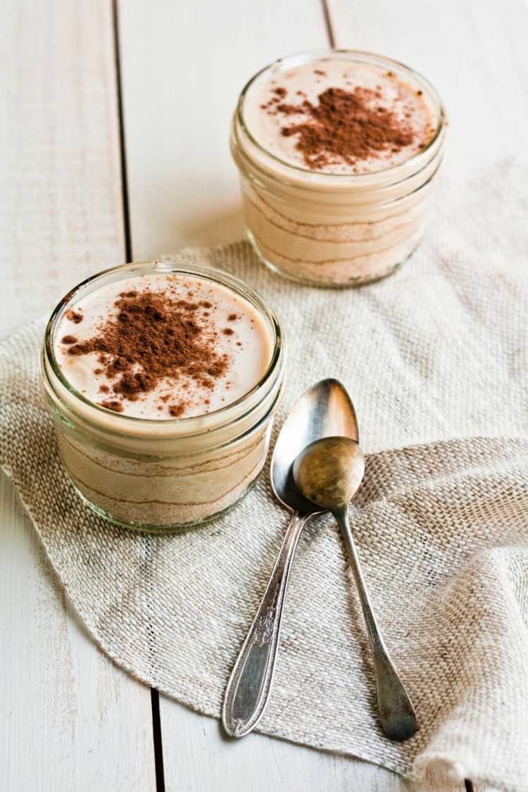 fără ou fără faruri serviți tiramisu în straturi