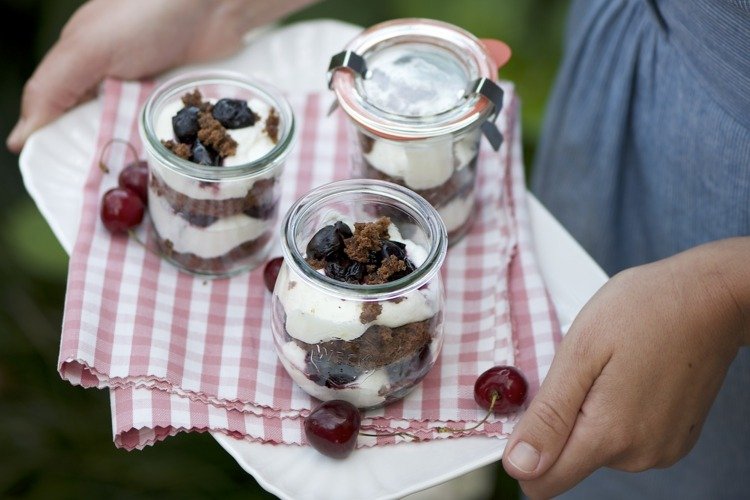 tiramisu servire sugestie iaurt cireșe mascarpone