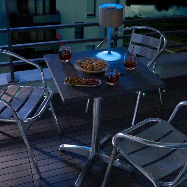 Mobilier din oțel inoxidabil balcon atmosferă romantică idei podele din lemn