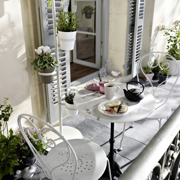 idei de amenajare mobilier balcon cu economie de spațiu balcon mic fier forjat Idei de design masă mică de balcon din fier forjat rotund