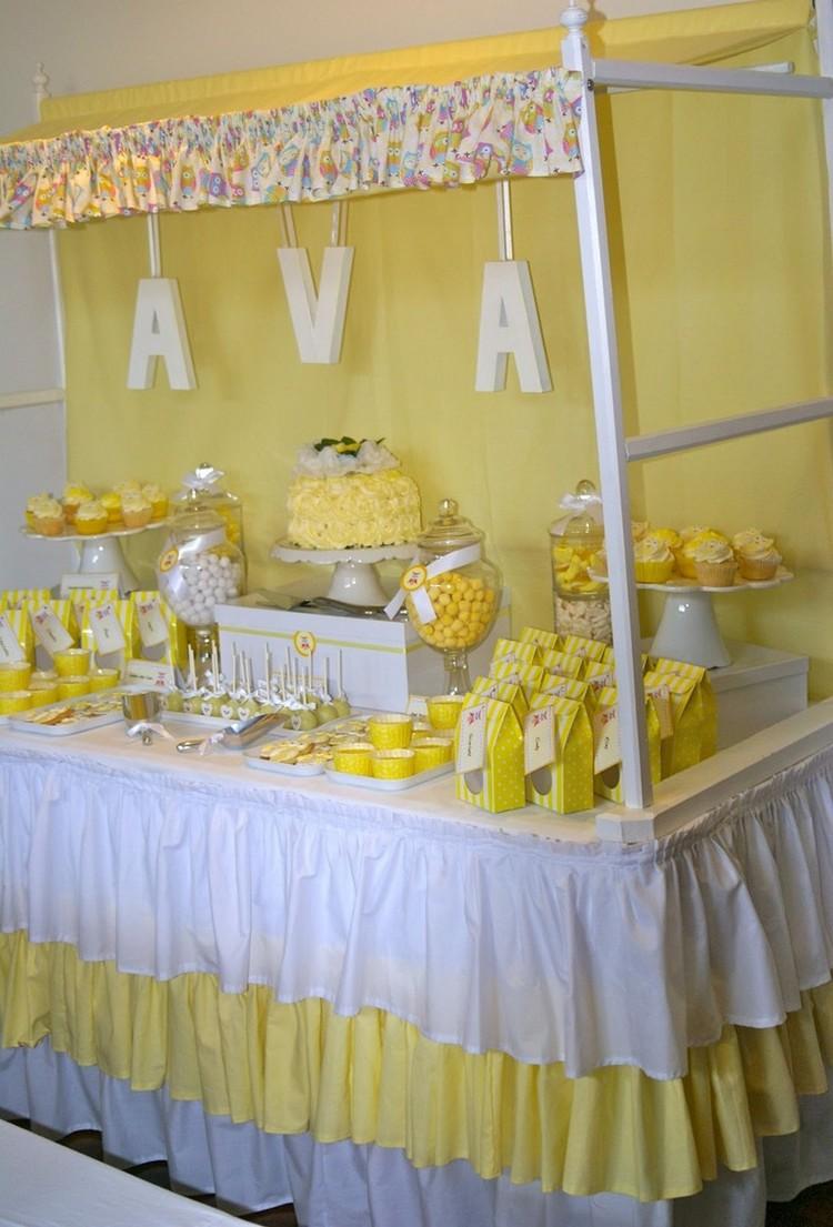 Decor de petrecere de ziua de nastere in alb si galben față de masă-aproape-idei-foșnet-galben-alb-petrecere-de-ziua-de-naștere