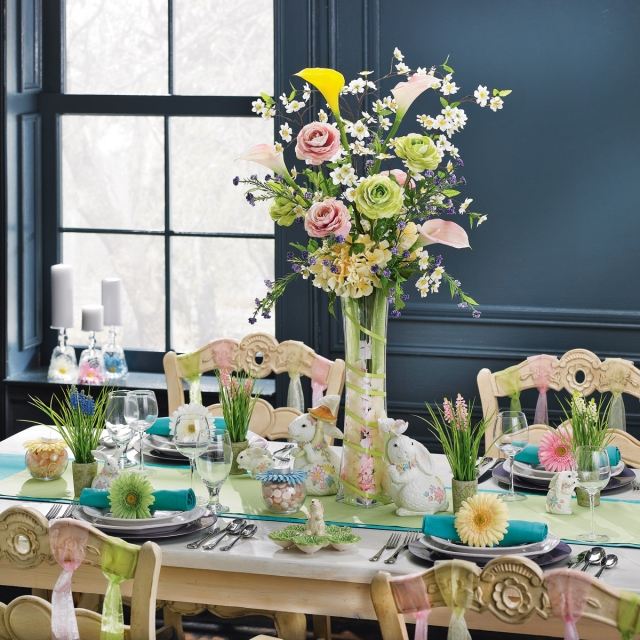 decorarea mesei inele de pahar servetele gerbera buchet de flori in mijlocul mesei decorarea mesei de Paști, faceți șervețele gerbera buchet de flori în mijloc