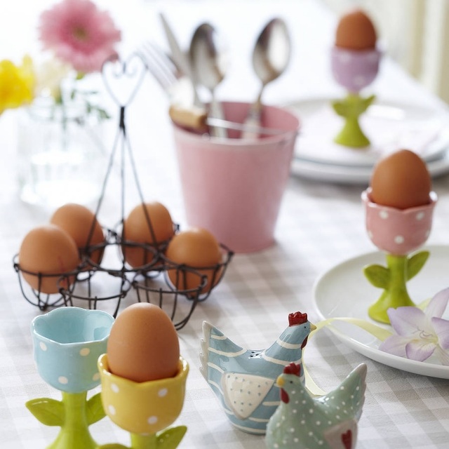 decorațiuni de masă pahare de porțelan ouă huehner culori pastelate decorarea mesei pahar porțelan ouă huehner culori pastelate