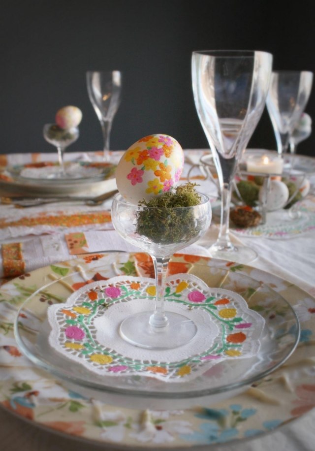 decoratiuni de masa idei pasca muschi sticla pictata farfurie ou decorare masa pasca muschi sticla pictata oua farfurie