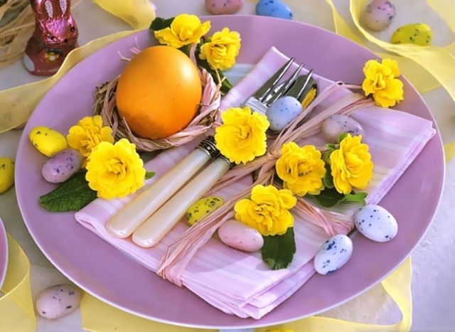 decorarea mesei de Paști fă-ți șervețel flori galbene dulciuri decorațiuni de masă pentru Paște faceți-vă șervețele flori dulciuri