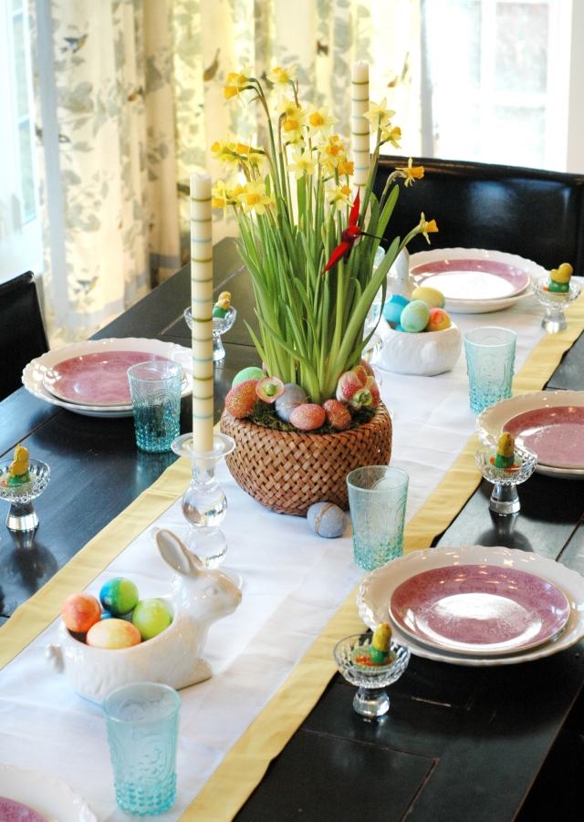 decorarea mesei pască galben alergător de masă narcise coș ouă vopsite decorarea mesei pasca alergător de masă narcise coș ouă vopsite