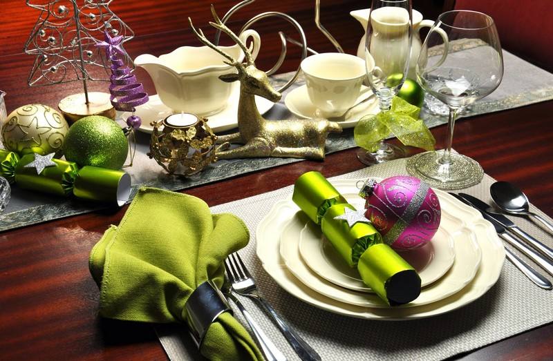 Realizați singuri decorațiuni de masă în auriu și violet Decorarea mesei-Crăciun-dulciuri-Decorațiuni pentru brad-șervețel-verde
