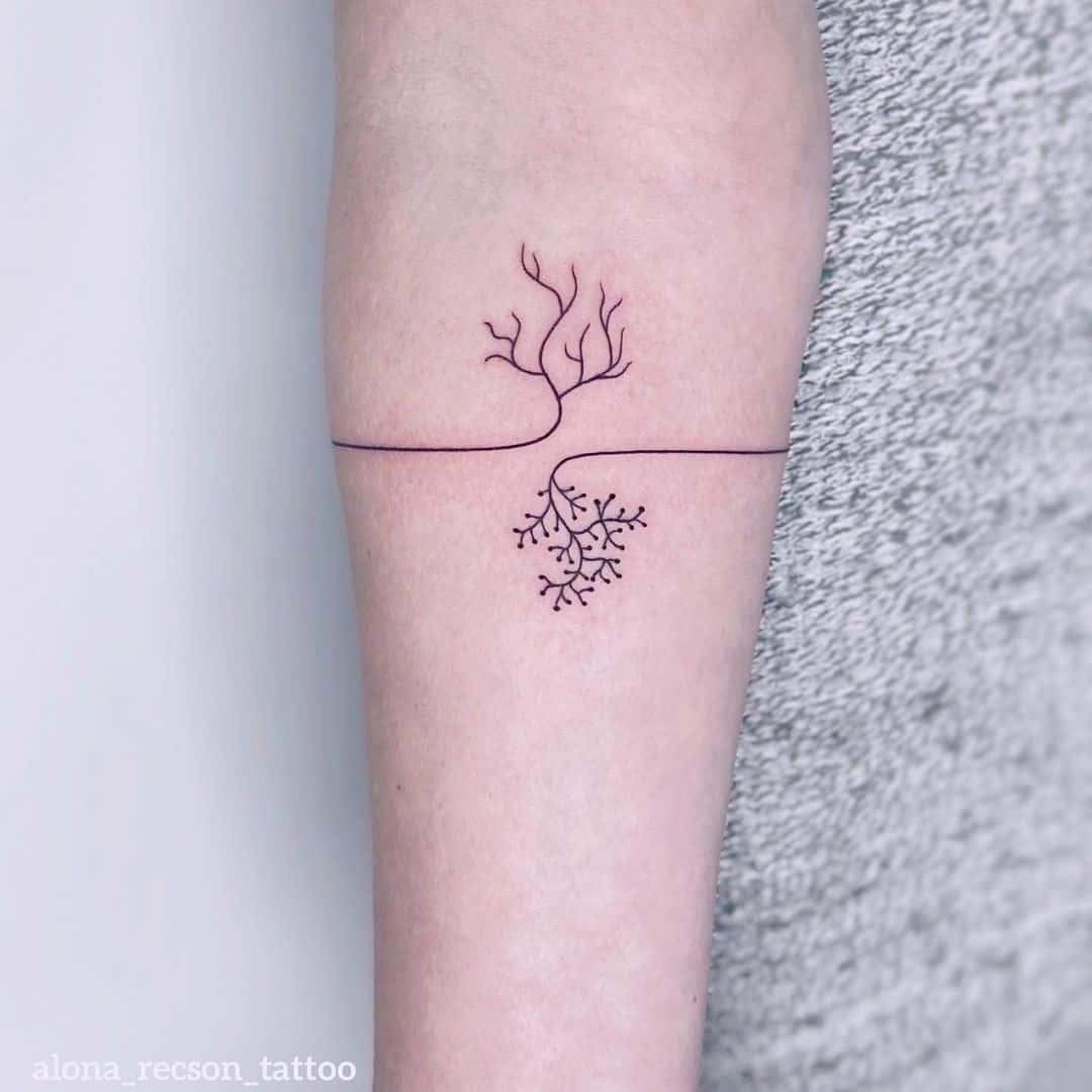 Idea di albero del tatuaggio del braccio del braccialetto