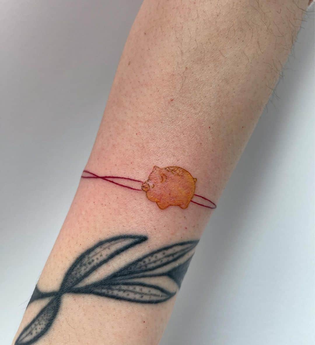Braccialetto ispirato al tatuaggio del maiale