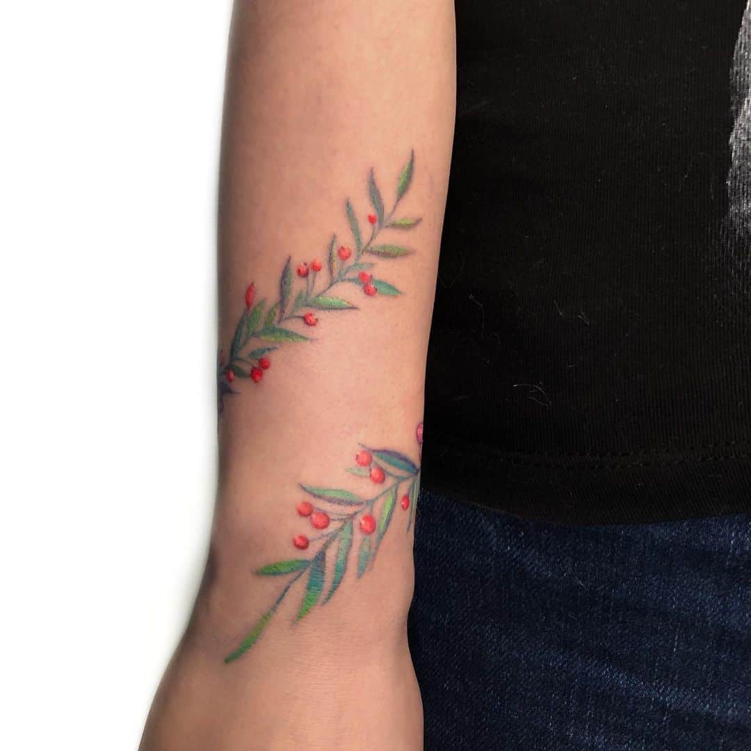 Colore delicato del tatuaggio del braccialetto