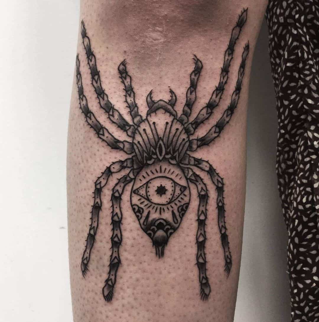 Juodosios genties įkvėpta genčių tatuiruotė