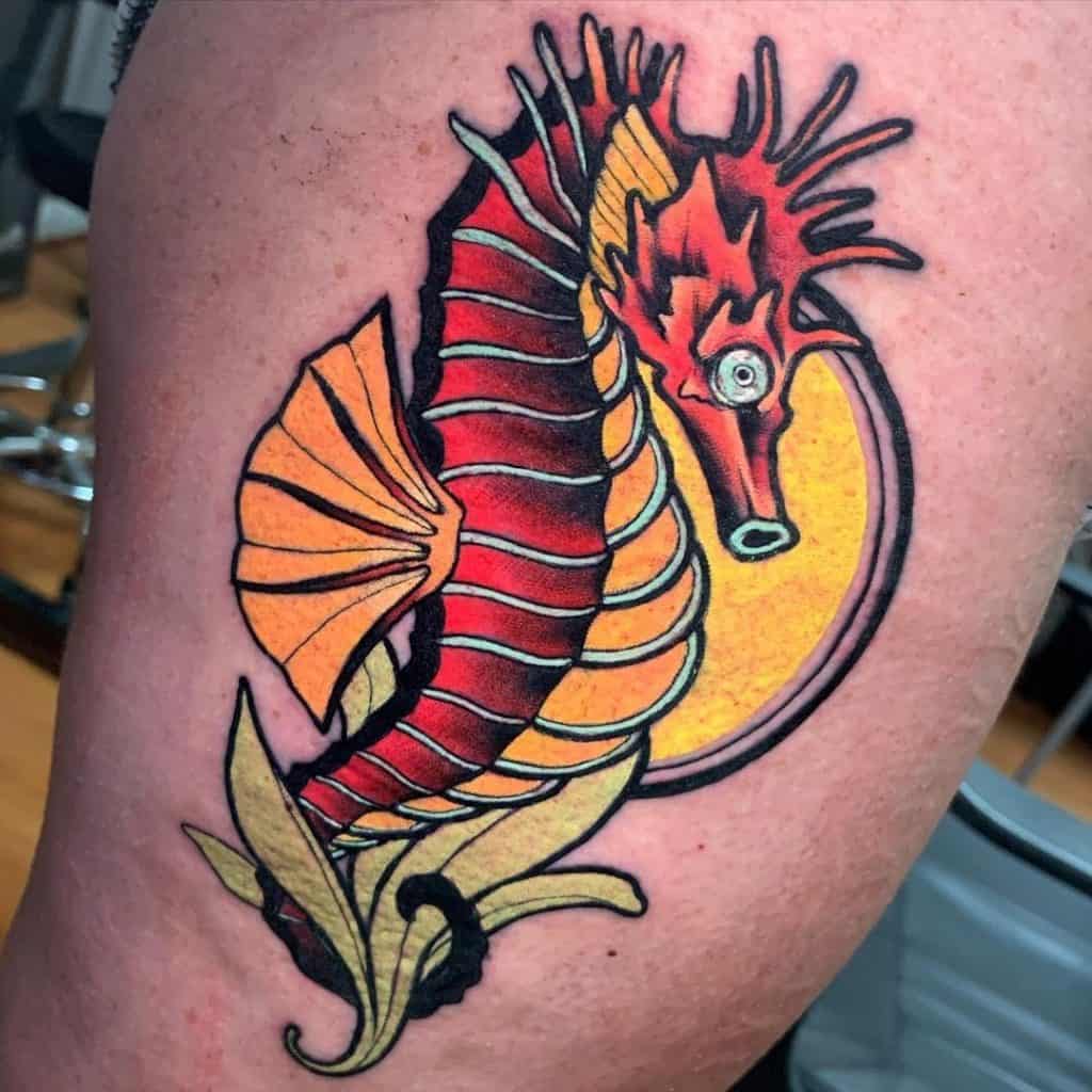 Rouge & Tatouage d'hippocampe jaune