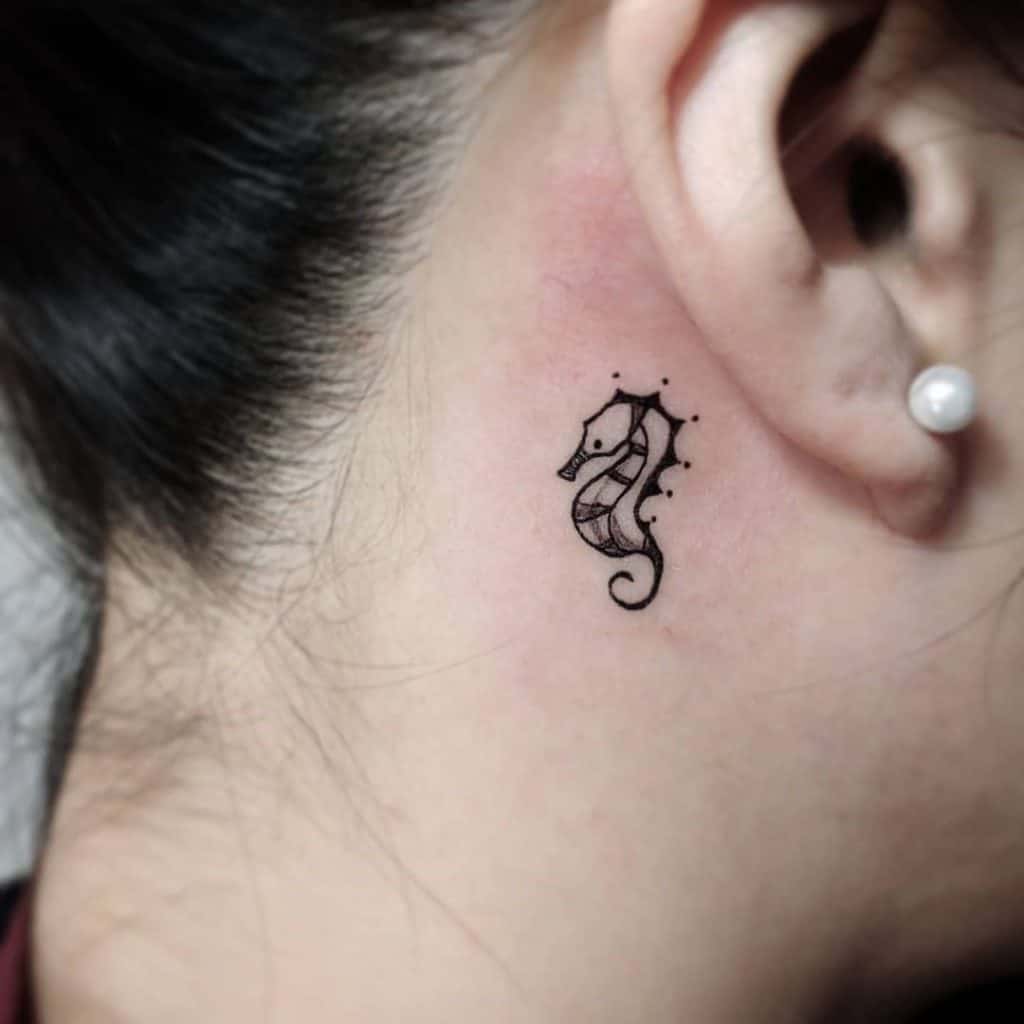 Conception de tatouage d'hippocampe de petit écouteur