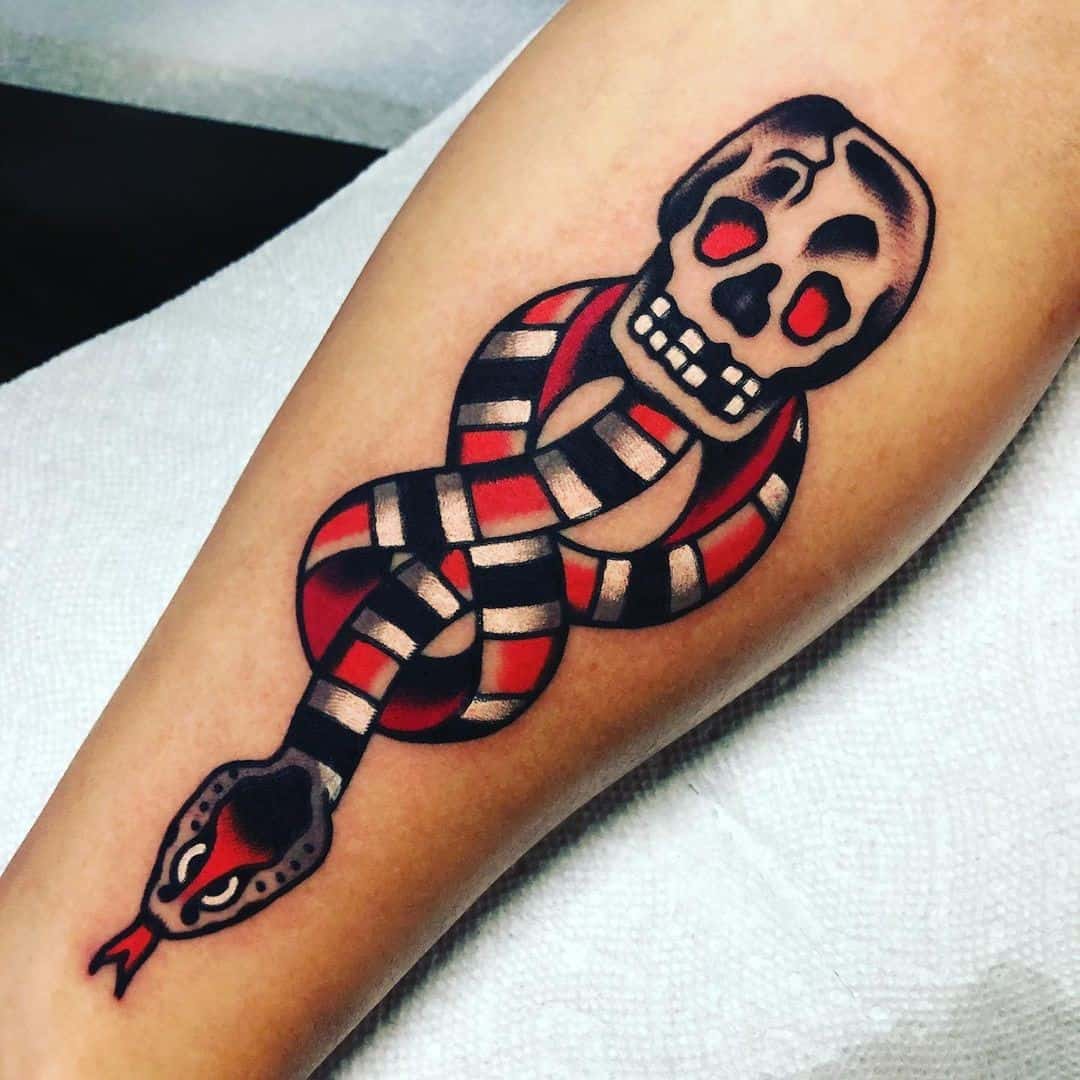 Mirties valgytojo tatuiruotė juoda & amp; Raudonas rašalas