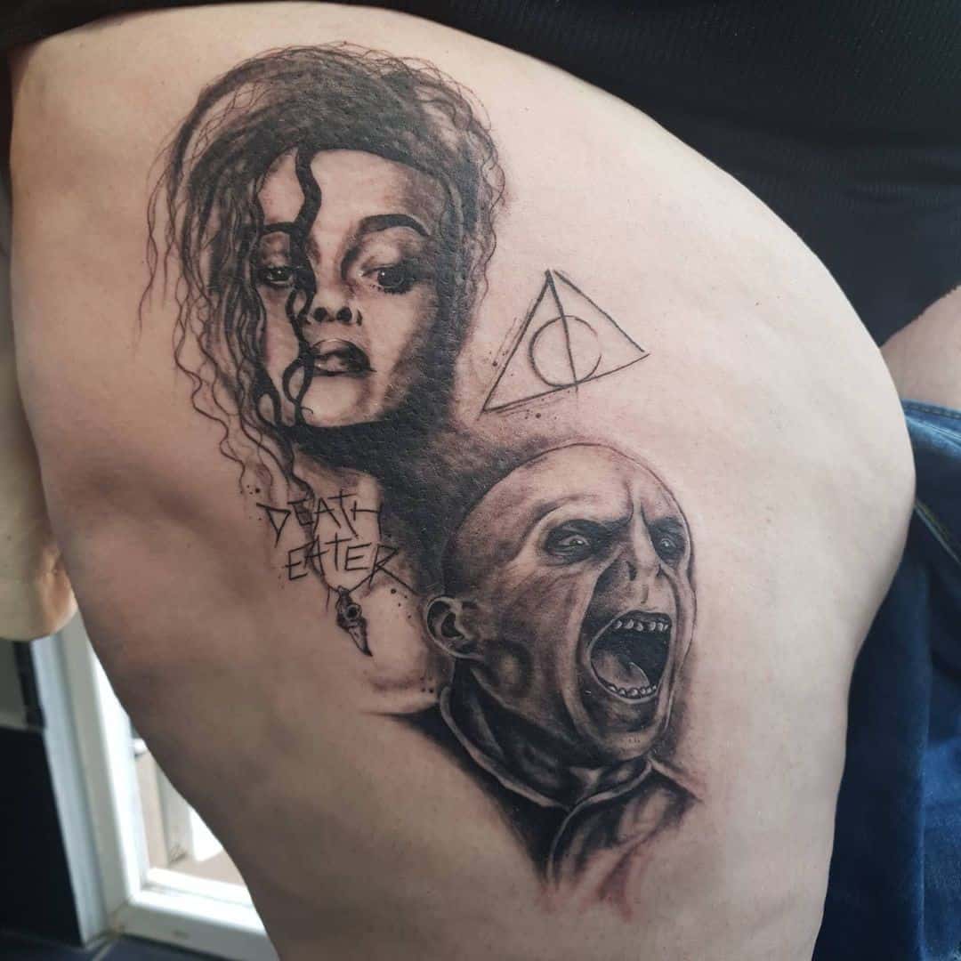 Milžiniška šlaunies mirties valgytojo tatuiruotė