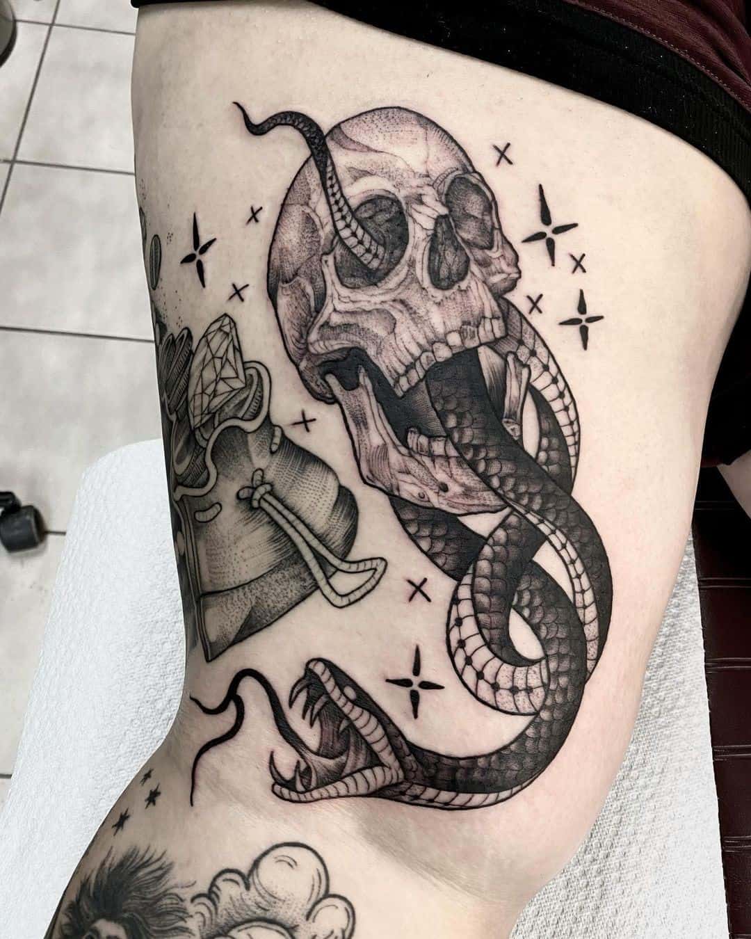 Didelės kojos mirties valgytojo tatuiruotė