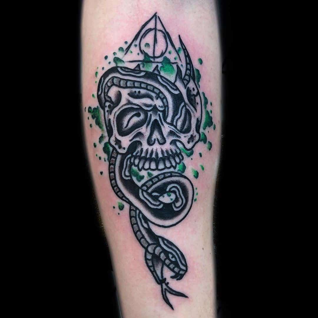 Mirties valgytojo tatuiruotė juoda & amp; Žalia rašalas
