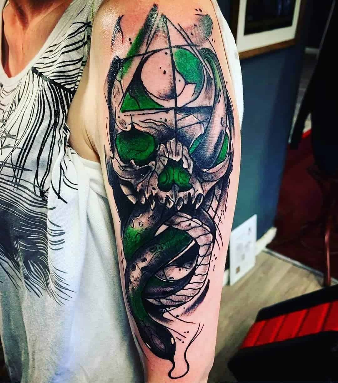 Pečių mirties valgytojo tatuiruotė