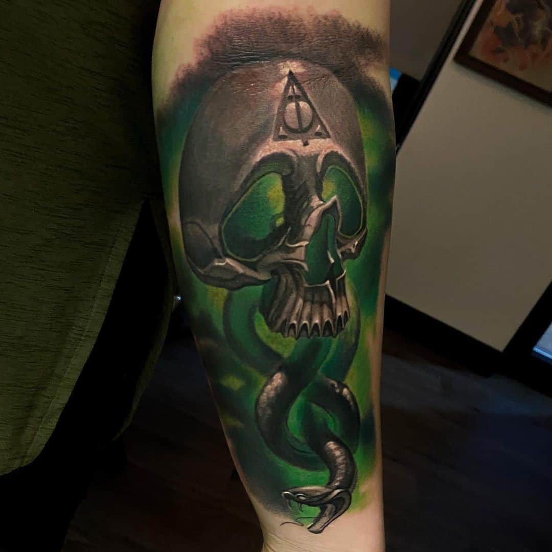 Mirties valgytojo tatuiruotės žalios rankos dizainas