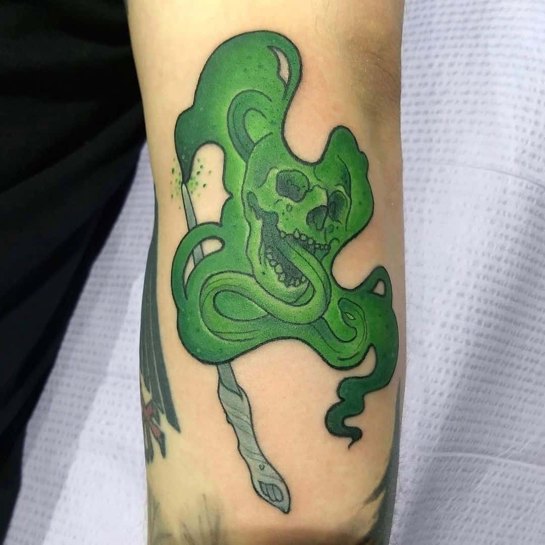 Karšta žalia mirties valgytojo tatuiruotė