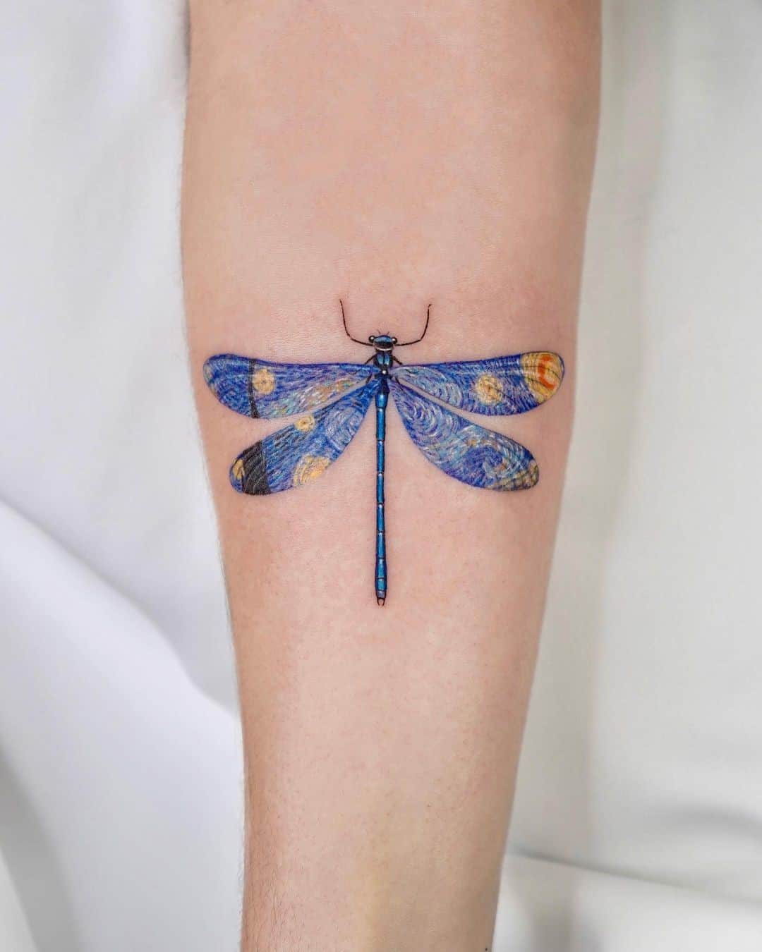 Tatouage de libellule petit imprimé bleu
