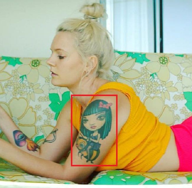 Tove Lo-Clear Heart Grey Flowers z Mark Ryden-Tattoo