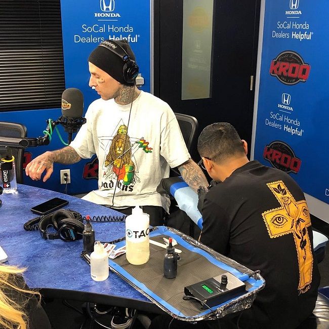 travis barker-chuey quintanar-llj tetovaža