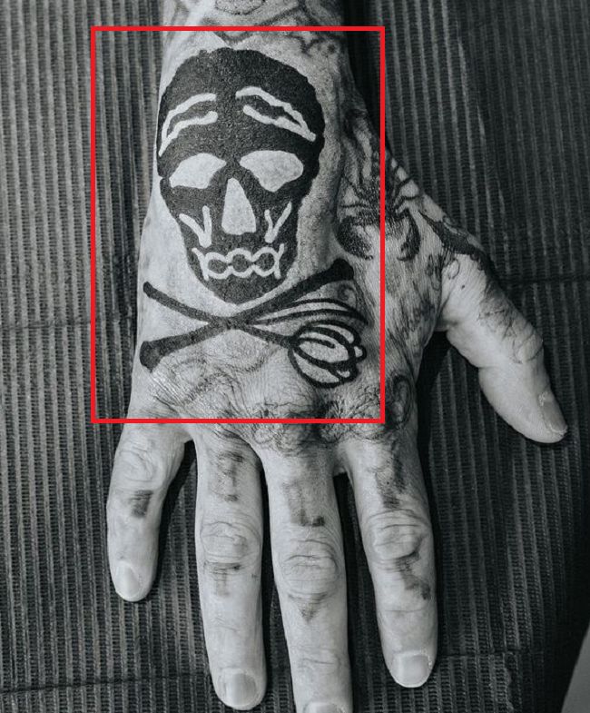 Travis Barker-Ručna tetovaža