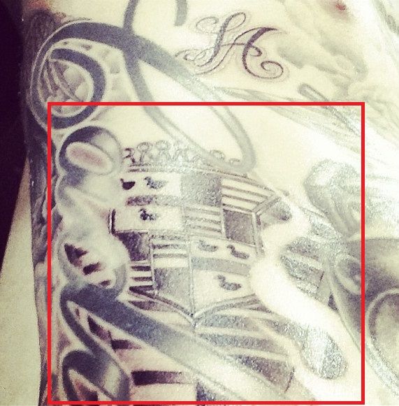 tetovaža amblema travis barker-cadillac