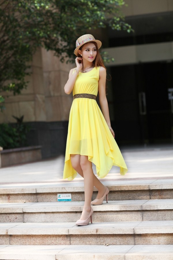 O rochie galbenă cu o centură întunecată 2014-vara-moda-galben-rochie-asimetric-chic