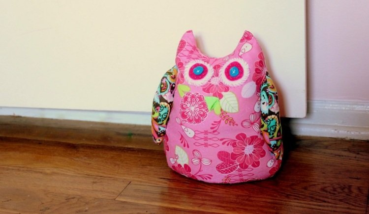 Coaseți bufniță amuzantă dop-ușă-cusut-bufniță-roz-amuzant-figură-resturi