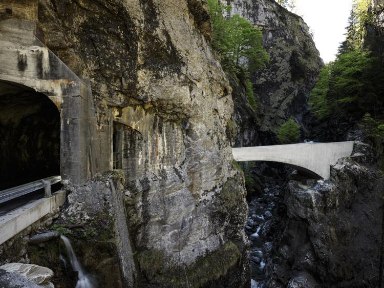 Tunel prin Alpi-Austria-Schaufelschluchtbruecke-drumeții-peisaj-natură
