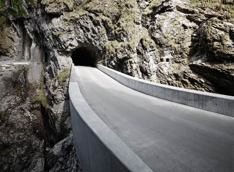 tunel-alpi-oesterreich-schaufelschluchtbruecke-strasse-beton-roci-de-constructie