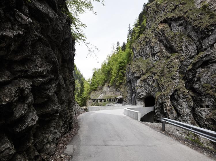 tunel-alpi-austria-schaufelschluchtbruecke-munți-rock-srassenbau