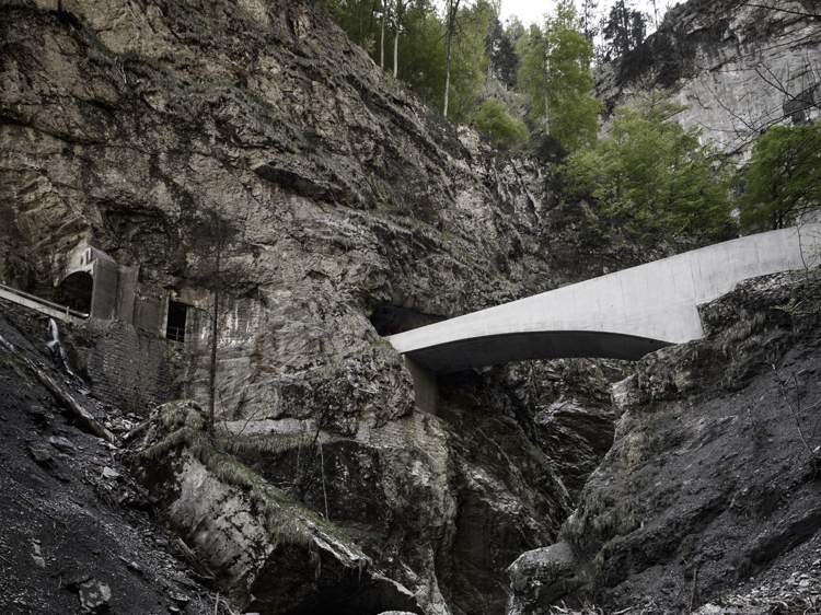 tunel-alpi-austria-schaufelschluchtbruecke-rock-hiking-landstrasse