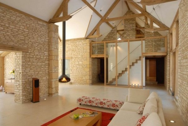 Conversie hambar design interior living din perete din piatră naturală Suport de perete din piatră naturală amenajat interior de hambar transformat