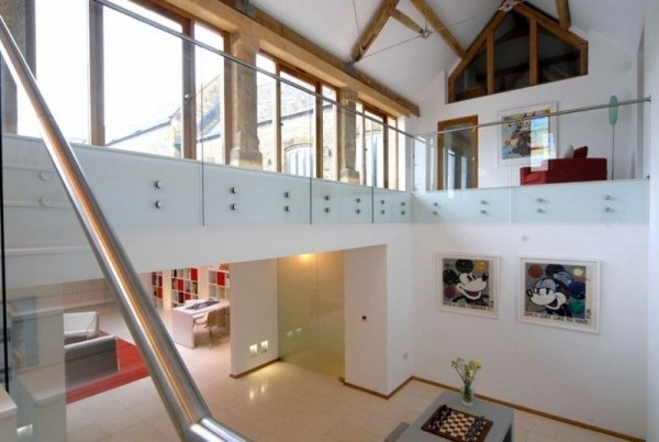Balustradă spre casă privată balustradă de sticlă la parter Balustradă de sticlă de la parter, casă privată transformată