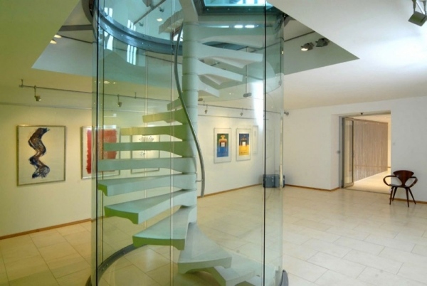 Conversia hambar a clădirii rezidențiale, subsol, galerie de artă Transformarea hambarului unei case la subsol, o mică galerie de artă