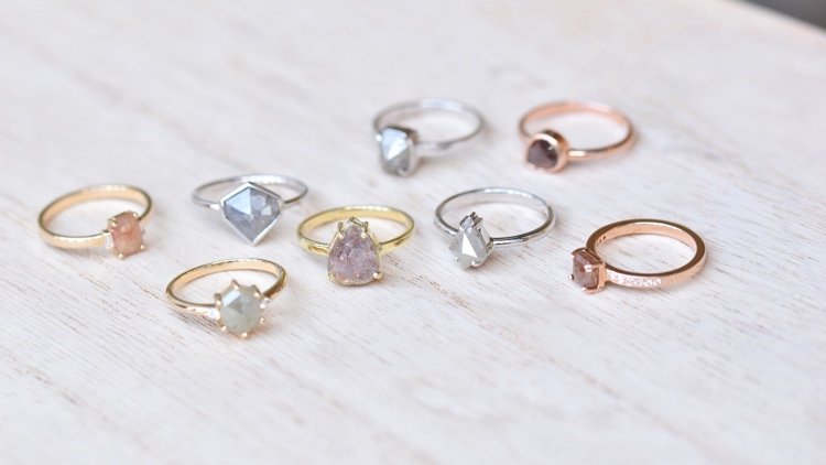 inel cu diamante de sare și piper în aur argintiu și aur roz