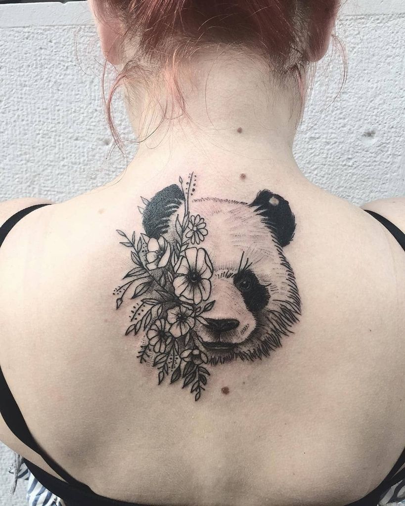 Panda veido tatuiruotė nugaroje moterims