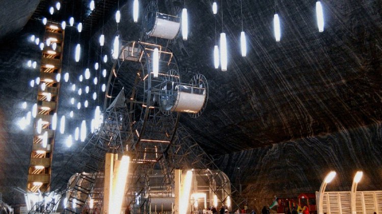 vacanta-romania-minigolf-roata-destinatie-atractie-istorie-intrare-fapte