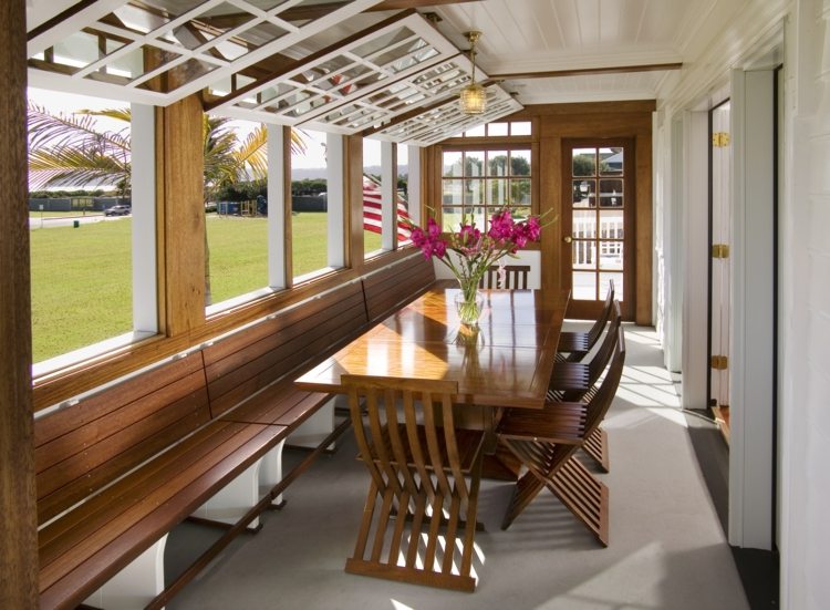 Design modern de verandă cu bănci Verandă cu acoperiș fereastră din lemn masă de masă încorporată în stil modern