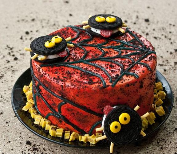 decor de tort de Halloween oreo paianjeni glazura rosie tort de Halloween oreo păianjeni glazură roșie