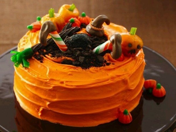 decoratiuni tort de Halloween glazura portocalie dovleci picioare vrajitoare tort de Halloween glazură portocalie dovleci picioare vrăjitoare